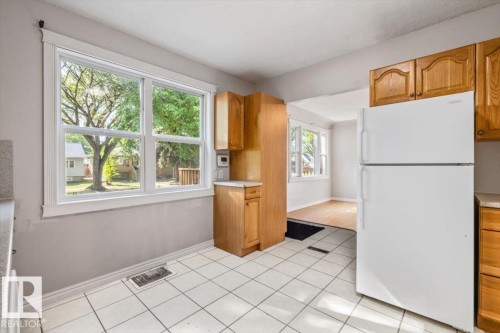 11241 84 Street, Edmonton, AB - Indoor Photo Showing Kitchen