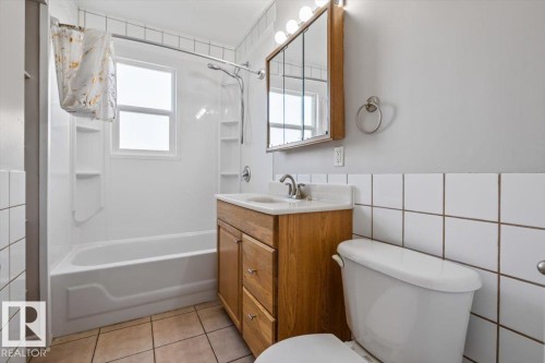 11241 84 Street, Edmonton, AB - Indoor Photo Showing Bathroom
