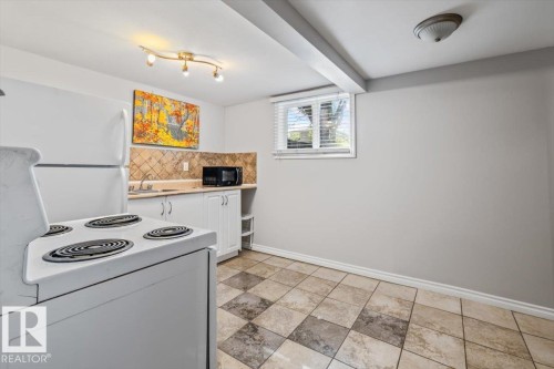 11241 84 Street, Edmonton, AB - Indoor Photo Showing Kitchen