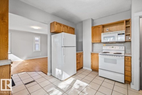 11241 84 Street, Edmonton, AB - Indoor Photo Showing Kitchen