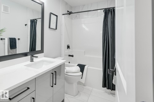Contemporary bathroom featuring a single vanity with a white countertop and undermount sink - 54 Chartres Close, St. Albert, AB - Indoor Photo Showing Bathroom
