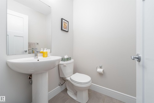 3318 Parker Loop, Edmonton, AB - Indoor Photo Showing Bathroom