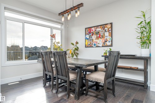 Airy dining area boasting ample natural light - 3318 Parker Loop, Edmonton, AB - Indoor Photo Showing Dining Room