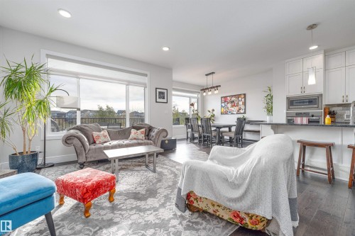 3318 Parker Loop, Edmonton, AB - Indoor Photo Showing Living Room