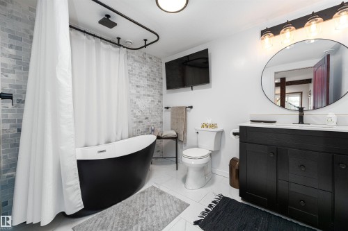 3318 Parker Loop, Edmonton, AB - Indoor Photo Showing Bathroom