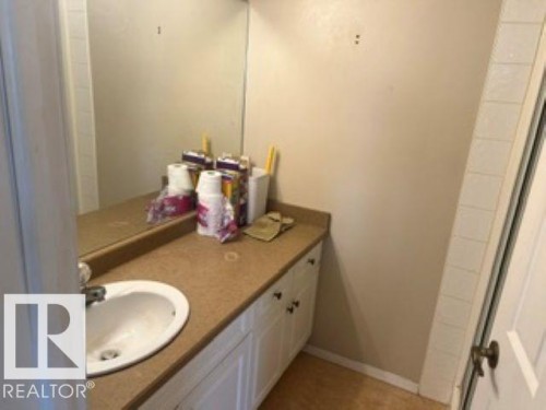 415 10951 124 Street, Edmonton, AB - Indoor Photo Showing Bathroom