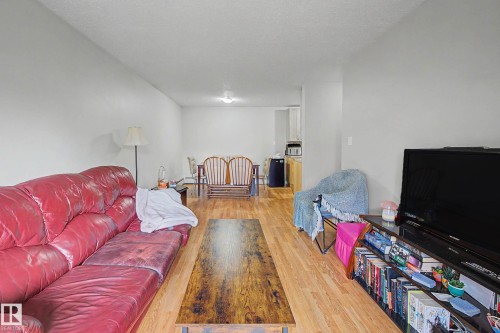 009 10520 80 Avenue, Edmonton, AB - Indoor Photo Showing Living Room