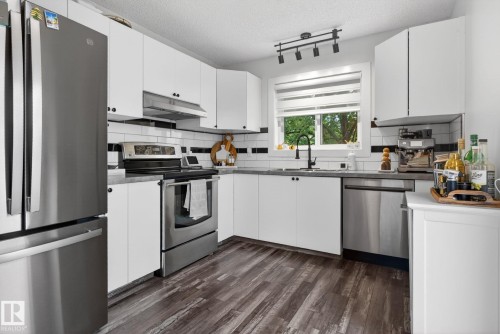 17404 95 Street, Edmonton, AB 