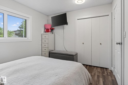 17404 95 Street, Edmonton, AB 