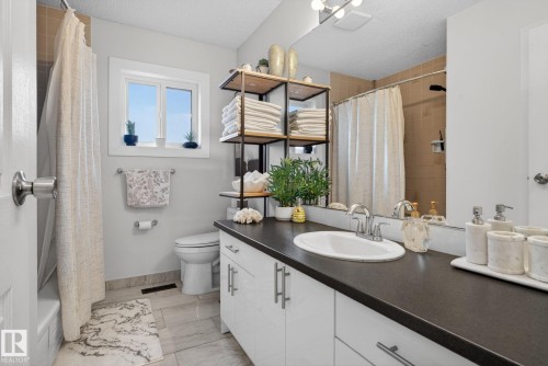 17404 95 Street, Edmonton, AB 