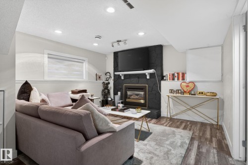 17404 95 Street, Edmonton, AB 
