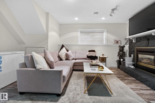 17404 95 Street, Edmonton, AB 