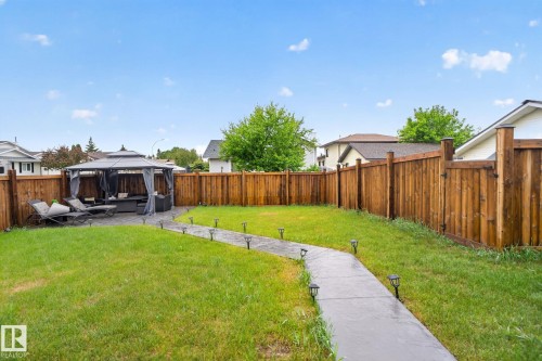 17404 95 Street, Edmonton, AB 