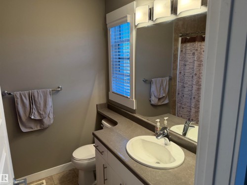 7028 174 Avenue, Edmonton, AB - Indoor Photo Showing Bathroom