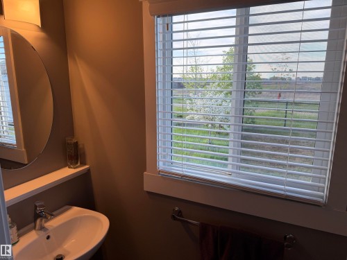 7028 174 Avenue, Edmonton, AB - Indoor Photo Showing Bathroom