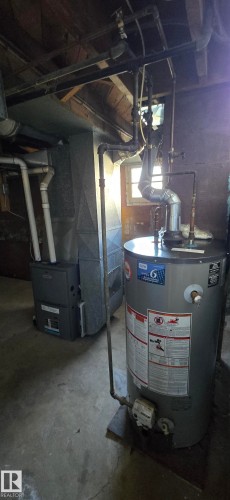 Image quality insufficient for description - Vegreville, AB - Indoor Photo Showing Basement