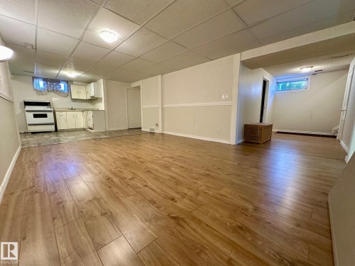 7916 150 Avenue, Edmonton, AB - Indoor