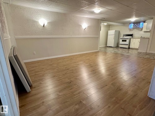 7916 150 Avenue, Edmonton, AB - Indoor