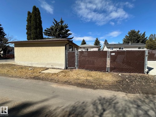 7916 150 Avenue, Edmonton, AB - Outdoor