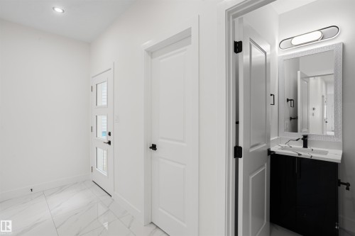 3036 8 Avenue, Edmonton, AB 