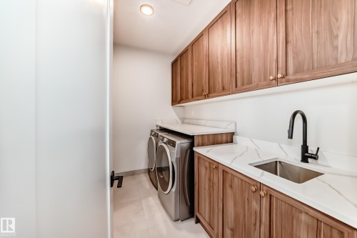 7663 Kimiwan Crescent, Edmonton, AB 