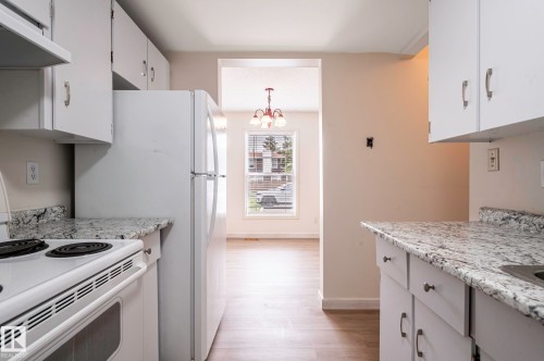 18439 66 Avenue, Edmonton, AB - Indoor Photo Showing Kitchen