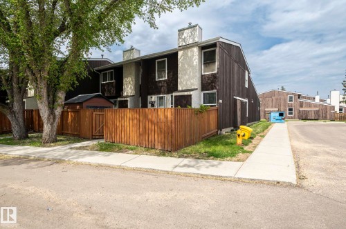 18439 66 Avenue, Edmonton, AB - Outdoor
