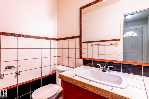 18439 66 Avenue, Edmonton, AB - Indoor Photo Showing Bathroom