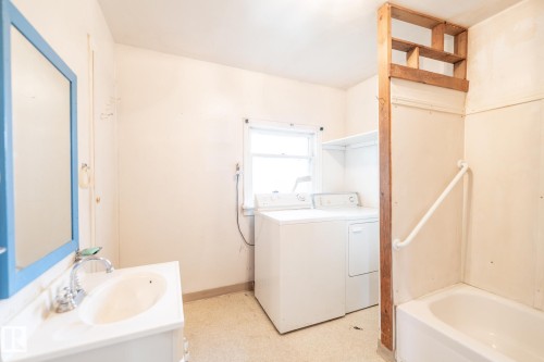 10235 106 Street, Westlock, AB - Indoor Photo Showing Laundry Room