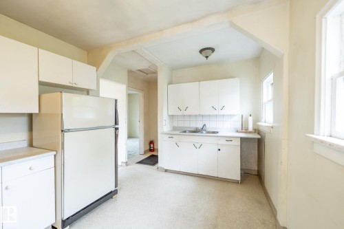 10235 106 Street, Westlock, AB - Indoor Photo Showing Kitchen With Double Sink