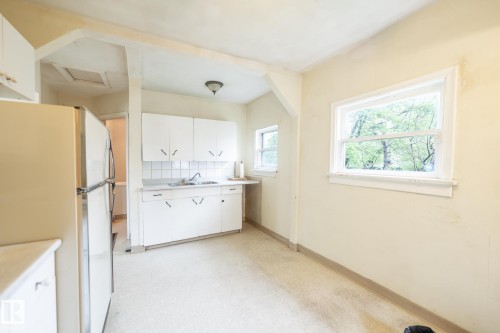 10235 106 Street, Westlock, AB - Indoor Photo Showing Kitchen