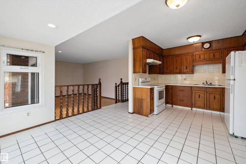 11035 163 Avenue, Edmonton, AB - Indoor Photo Showing Kitchen With Double Sink