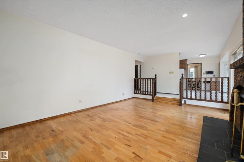 11035 163 Avenue, Edmonton, AB - Indoor Photo Showing Other Room