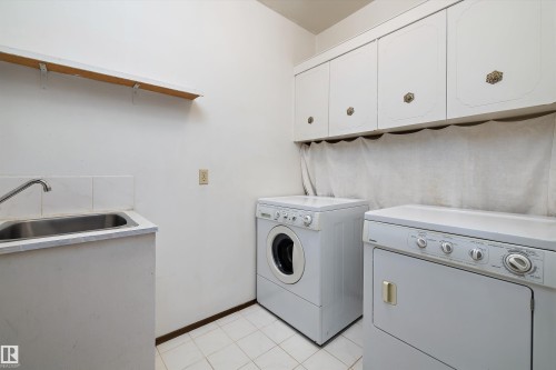 11035 163 Avenue, Edmonton, AB - Indoor Photo Showing Laundry Room