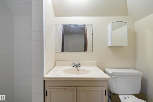 11035 163 Avenue, Edmonton, AB - Indoor Photo Showing Bathroom