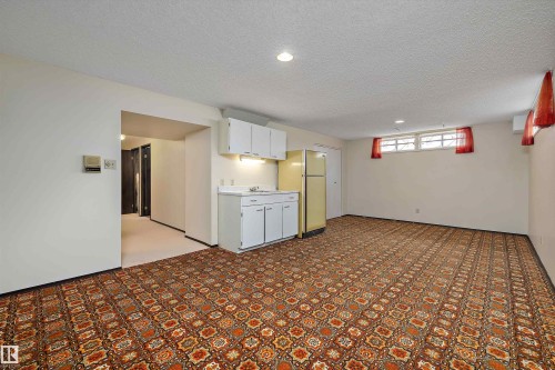 11035 163 Avenue, Edmonton, AB - Indoor