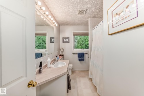 11650 103 Avenue, Edmonton, AB - Indoor Photo Showing Bathroom