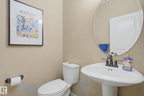 9704 221 St, Edmonton, AB - Indoor Photo Showing Bathroom