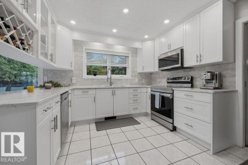 Notice the large south facing window letting in loads of natural light - 31 Wentworth Crescent, St. Albert, AB - Indoor Photo Showing Kitchen With Upgraded Kitchen