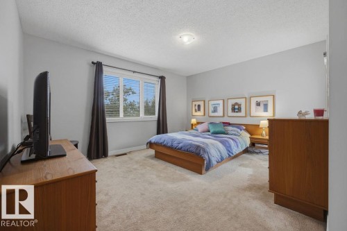 Your large primary bedroom will easily accommodate a king sized bed and all your bedroom furniture - 31 Wentworth Crescent, St. Albert, AB - Indoor Photo Showing Bedroom