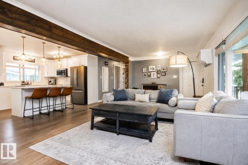4904 103 Avenue, Edmonton, AB - Indoor Photo Showing Living Room