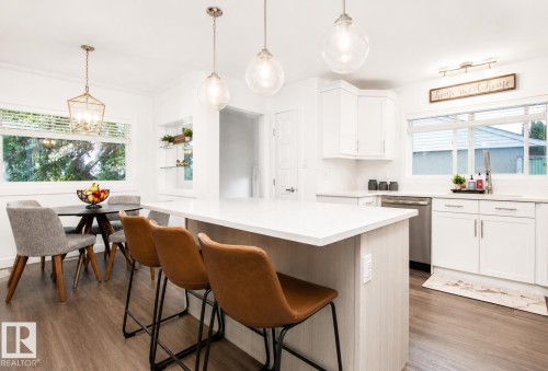 4904 103 Avenue, Edmonton, AB - Indoor