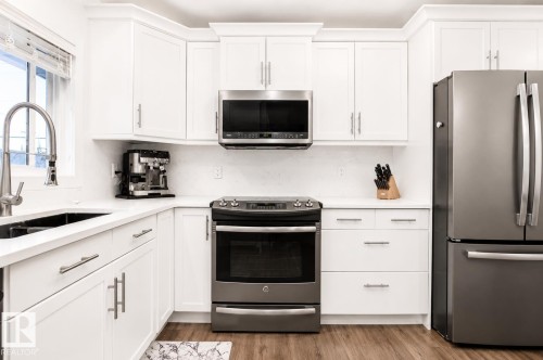 4904 103 Avenue, Edmonton, AB - Indoor Photo Showing Kitchen With Upgraded Kitchen