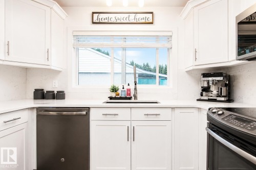 4904 103 Avenue, Edmonton, AB - Indoor Photo Showing Kitchen