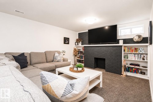 4904 103 Avenue, Edmonton, AB - Indoor Photo Showing Living Room