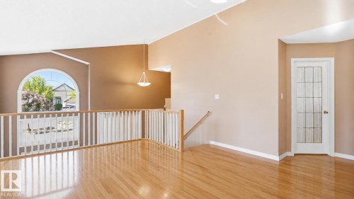 Spacious upper-level area featuring polished wood flooring and high vaulted ceilings - 856 Graham Wynd, Edmonton, AB 