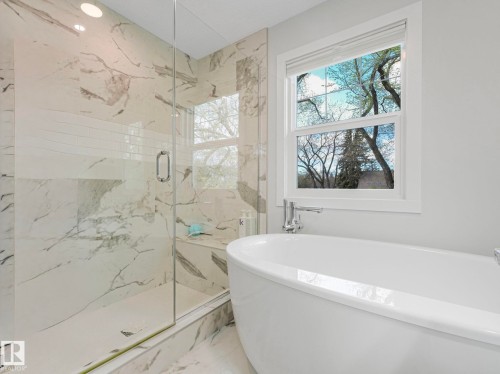 10221 135 Street, Edmonton, AB - Indoor Photo Showing Bathroom