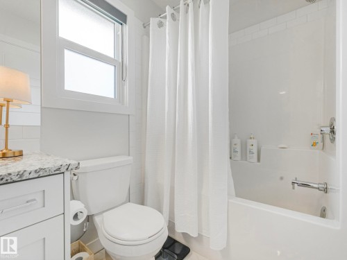 10221 135 Street, Edmonton, AB - Indoor Photo Showing Bathroom
