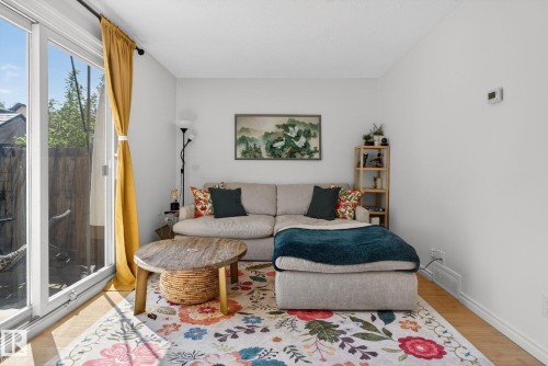132 Woodstock, Edmonton, AB 
