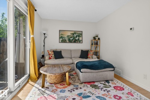 132 Woodstock, Edmonton, AB 
